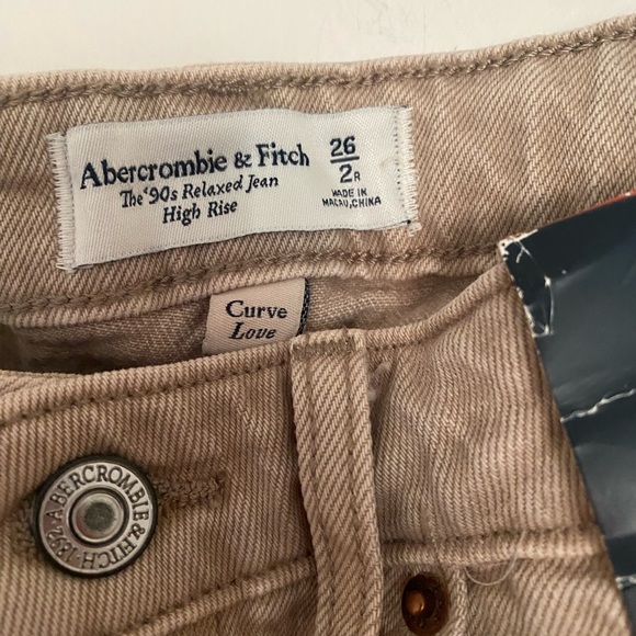 NWT Abercrombie & Fitch The '90s Relaxed High-Rise Jeans in Beige - Picture 3 of 3